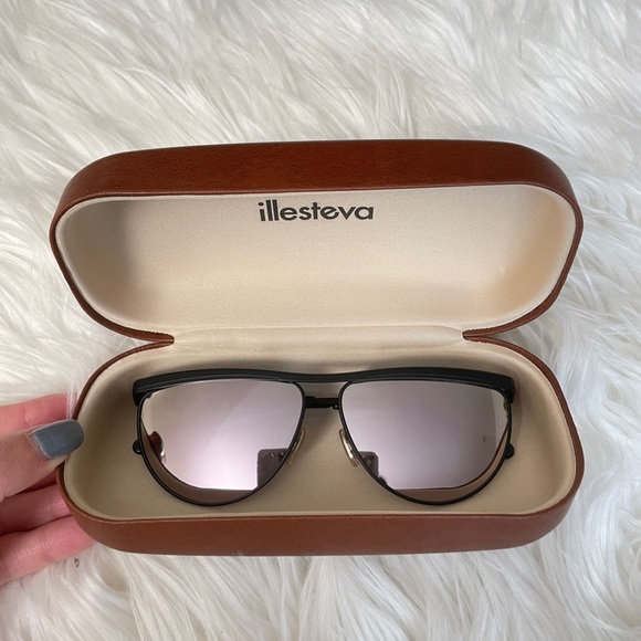 Illesteva Riviera Sunglasses main image 7
